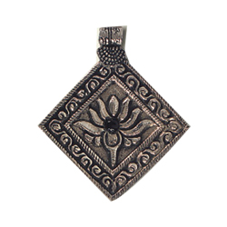 Aluminium Casted Metal Pendants 13335